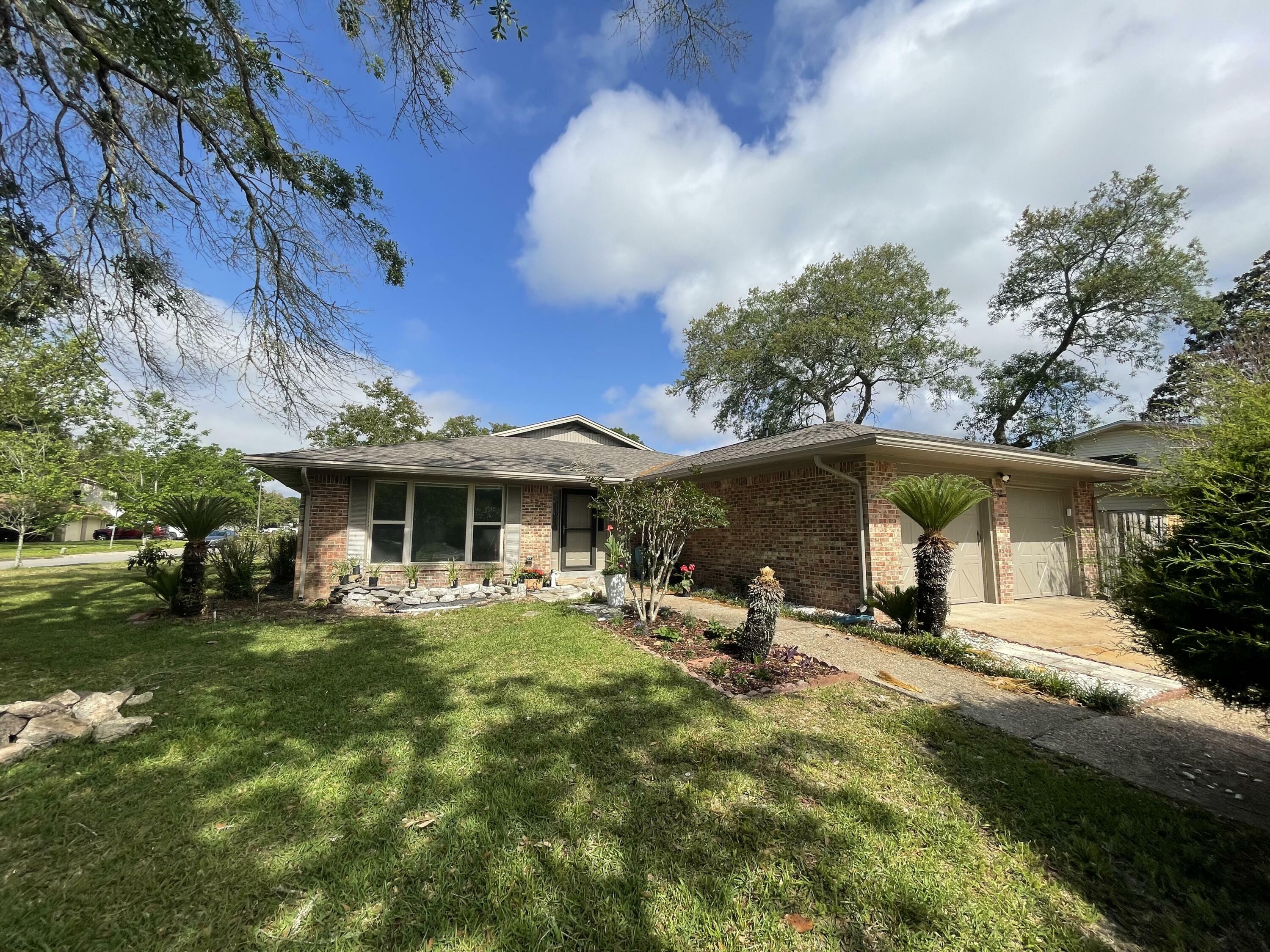 Property Photo:  1 NE Bedford Place  FL 32547 