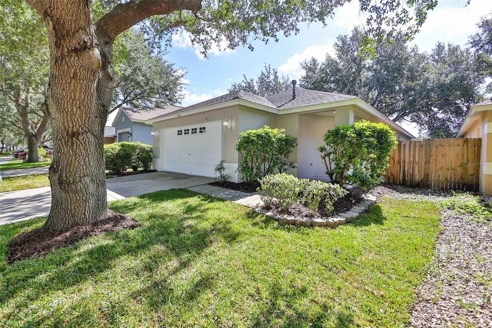 Property Photo:  504 Summer Sails Drive  FL 33594 