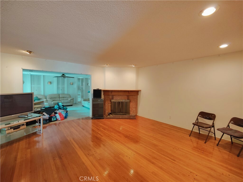 Property Photo: 7107 Mammoth Avenue CA 91405