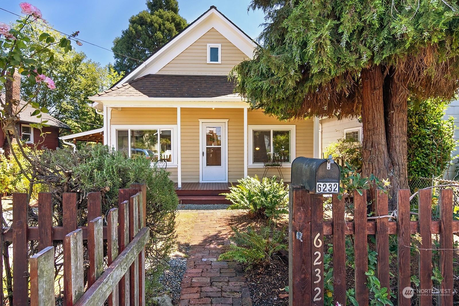 Property Photo:  6232 Carleton Avenue S  WA 98108 