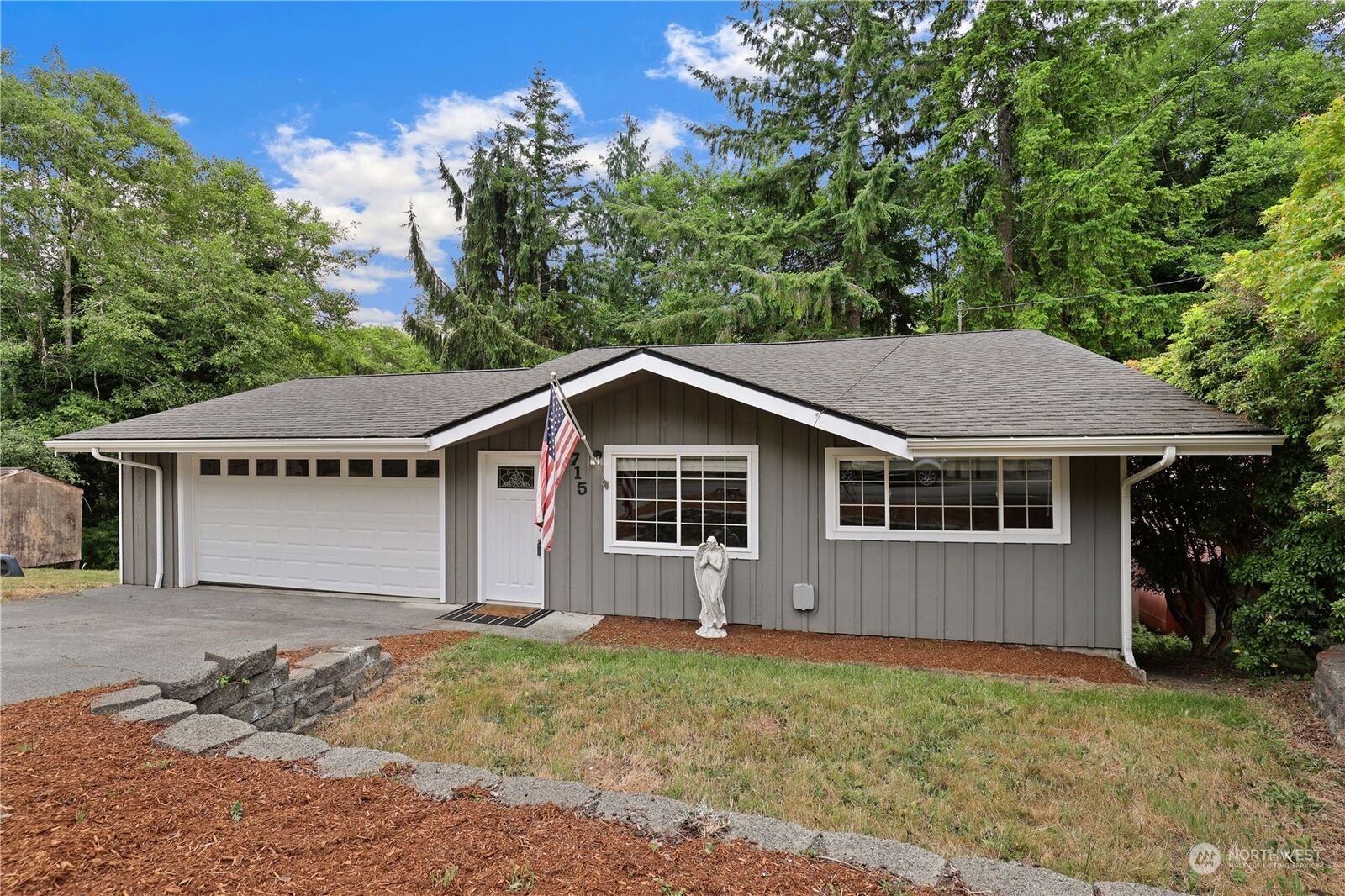 House for sale in Aberdeen 715 10th Avenue, Aberdeen, WA 98520