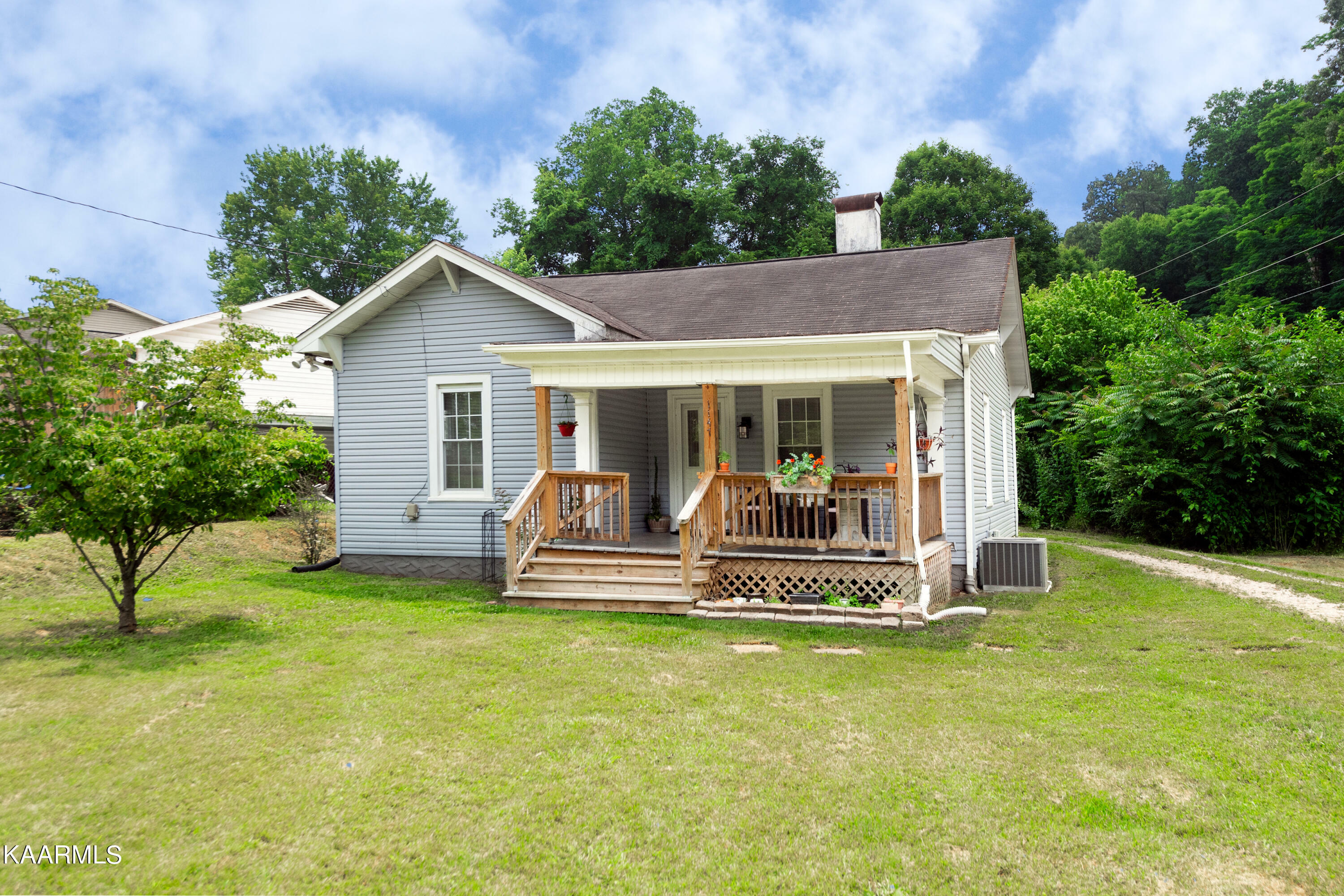 Property Photo:  1147 Baker Ave  TN 37920 