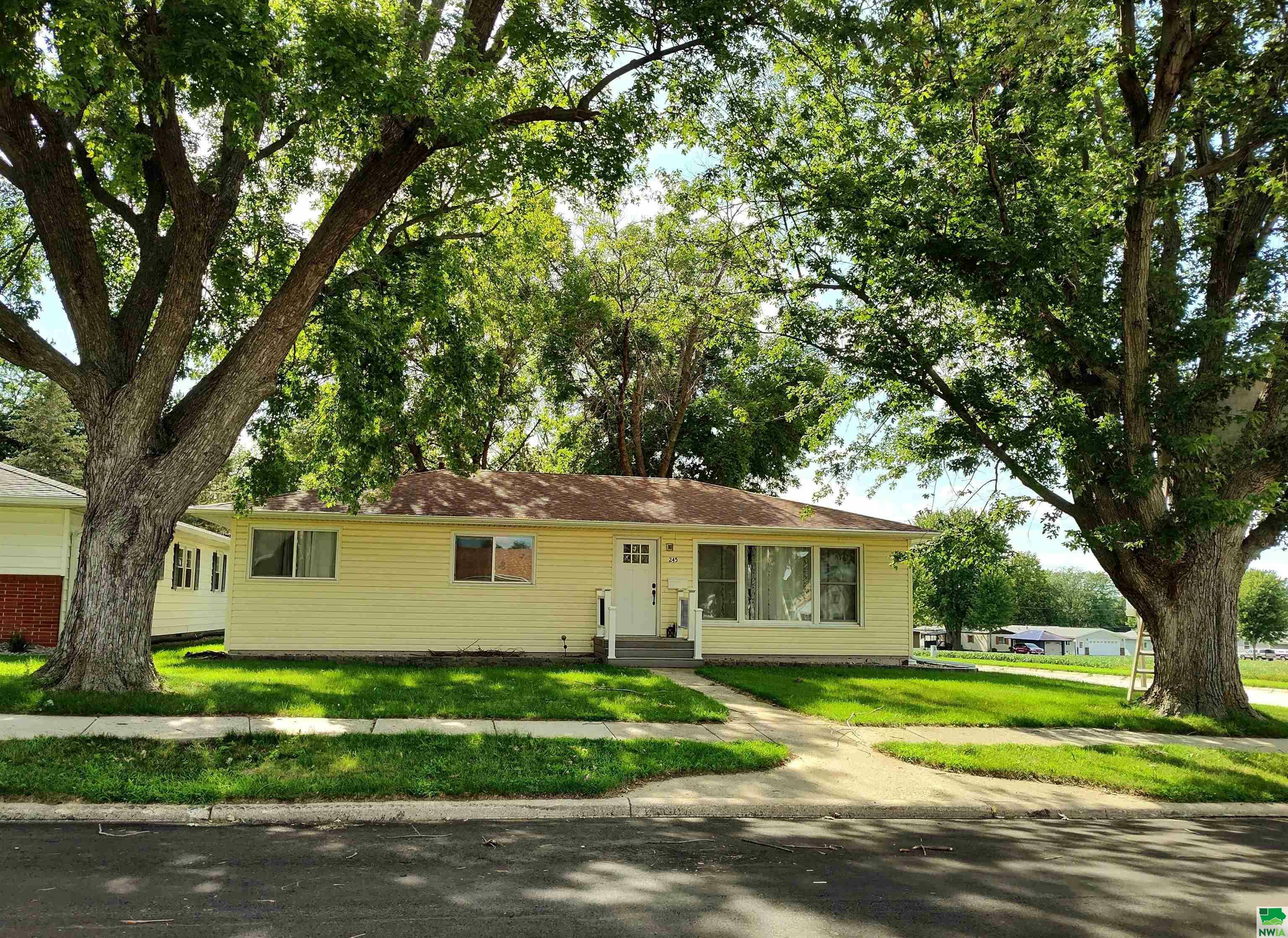 Property Photo:  245 N 7th Ave  IA 51201 