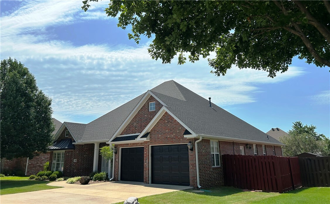 Property Photo:  4427 W Lofty Wood Drive  AR 72704 