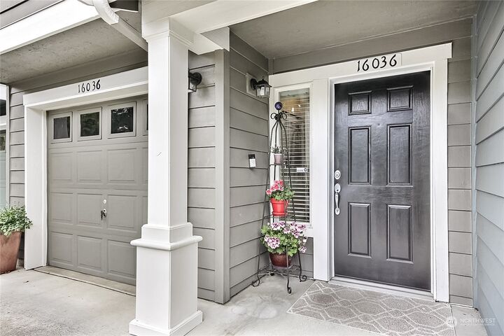Property Photo:  16036 NE 94th Way 202  WA 98052 