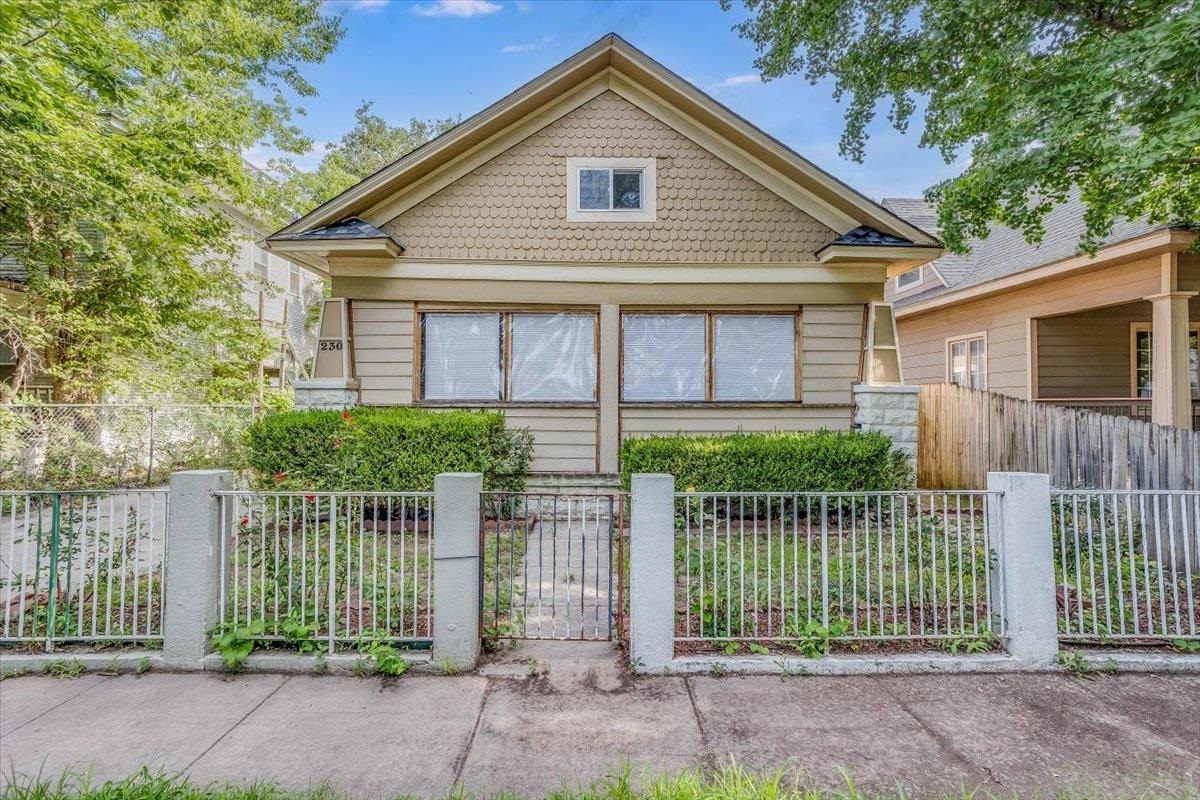 Property Photo:  230 W 14th St N  KS 67203 