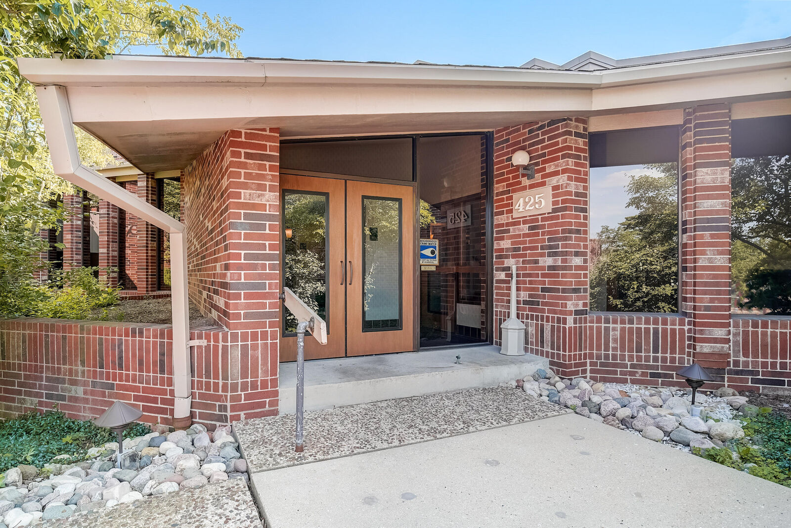 Property Photo:  425 W Willow Ct 111  WI 53217 