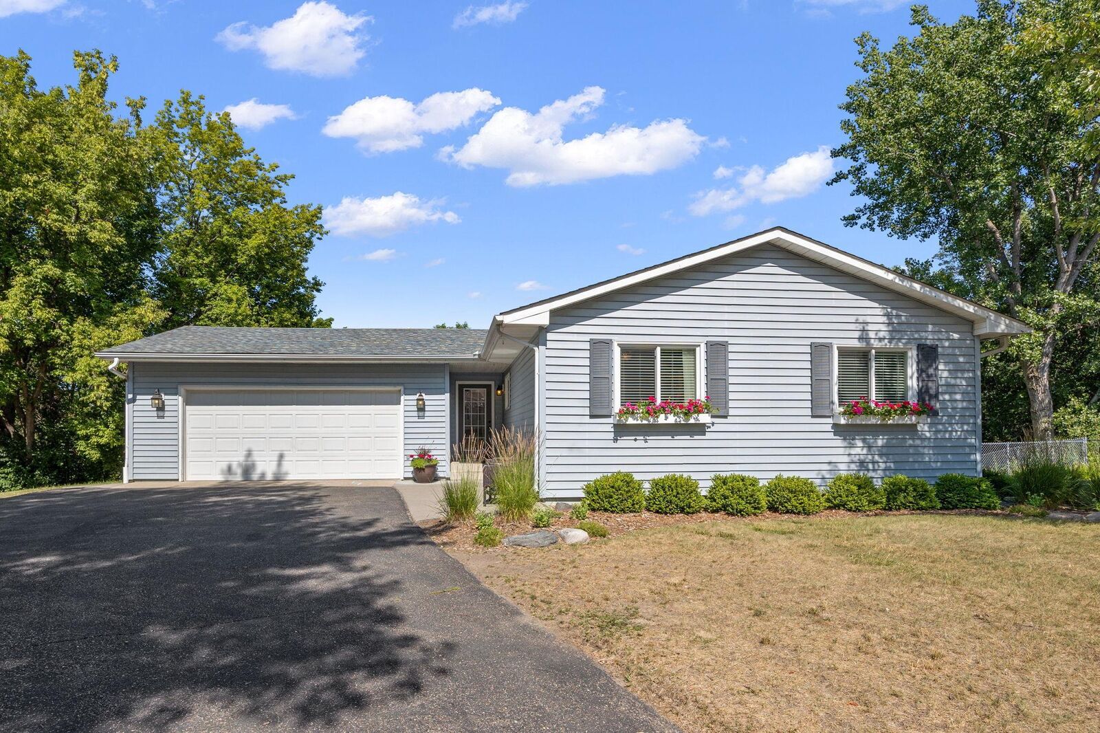 Property Photo:  715 Schubert Drive  MN 55313 