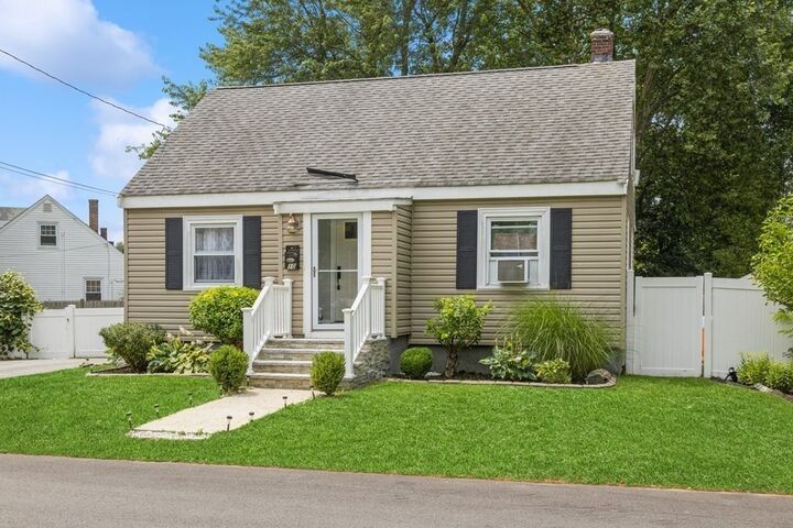 Property Photo:  10 Ellen Rd  MA 01801 
