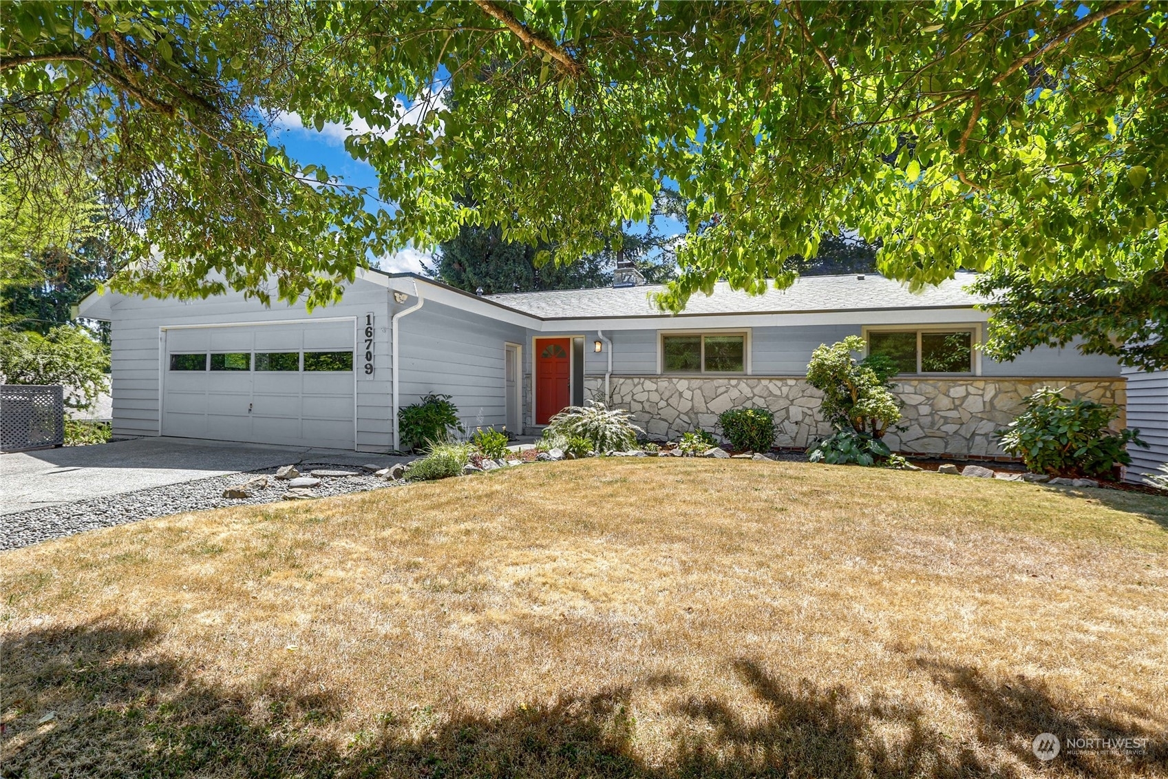 Property Photo: 16709 SE 29th Street WA 98008