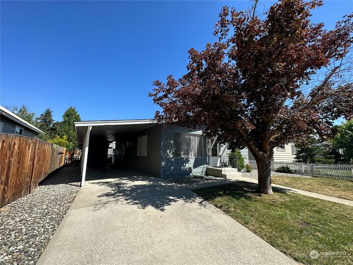 Property Photo:  819 S Monroe Street  WA 98801 