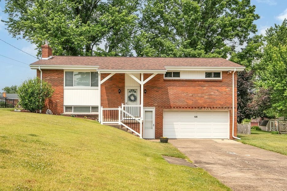 Property Photo: 126 Meadow Dr PA 15017