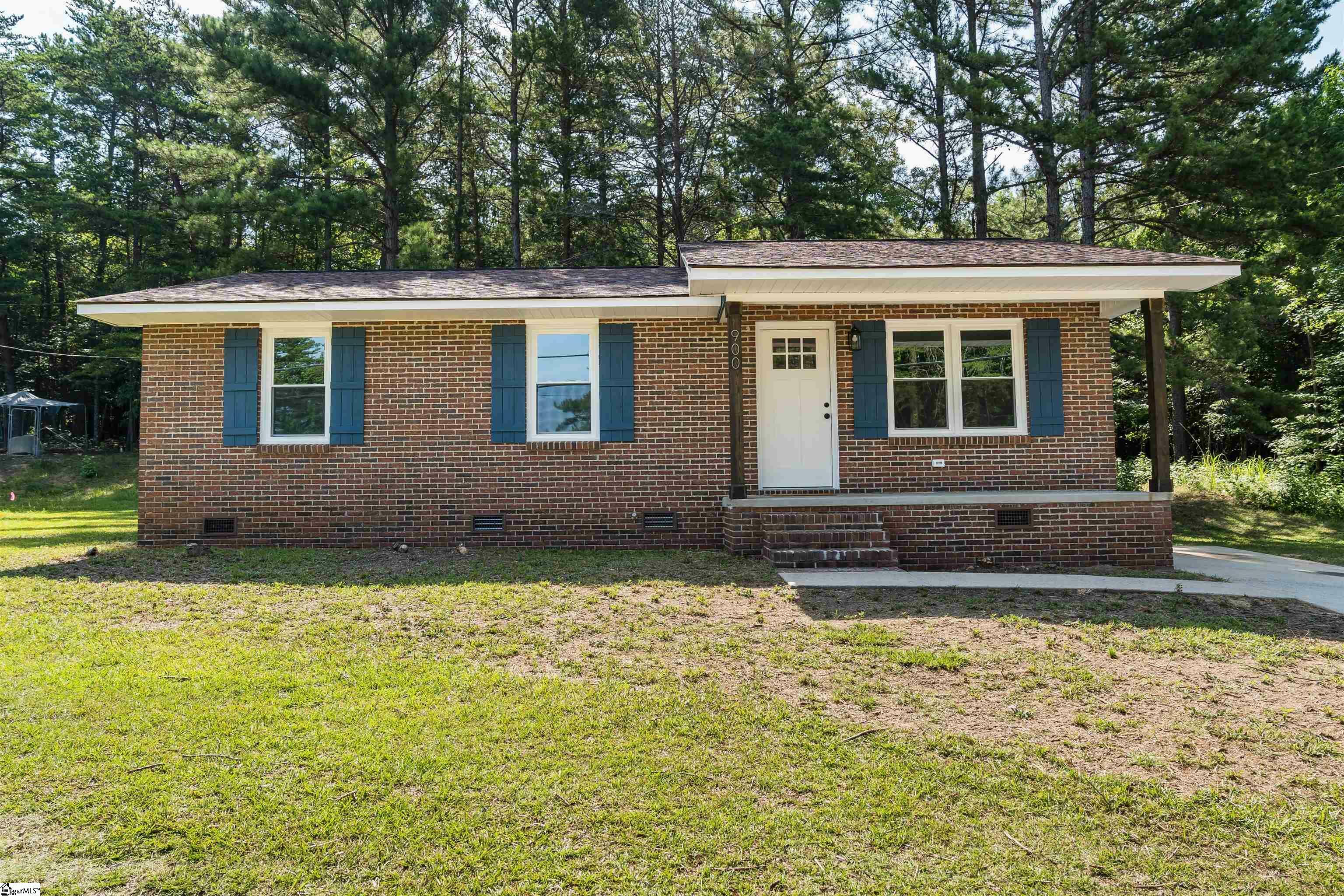 Property Photo:  900 Lakeside Drive  SC 29379 