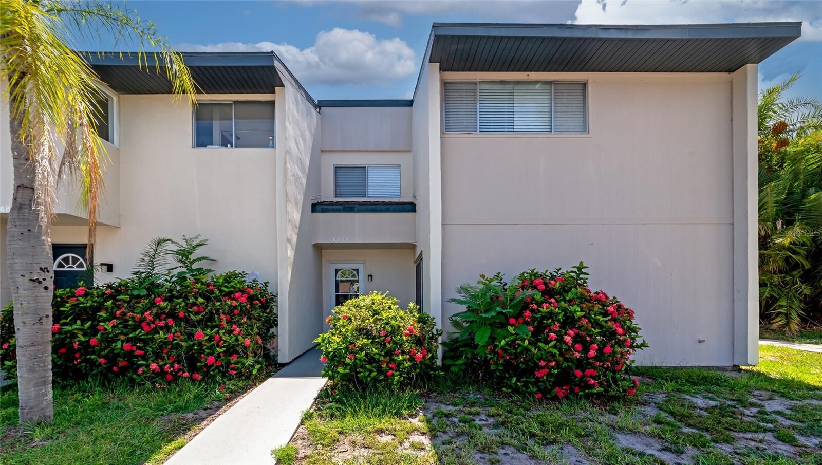 Property Photo: 6859 Whitman Court 6859 FL 34243