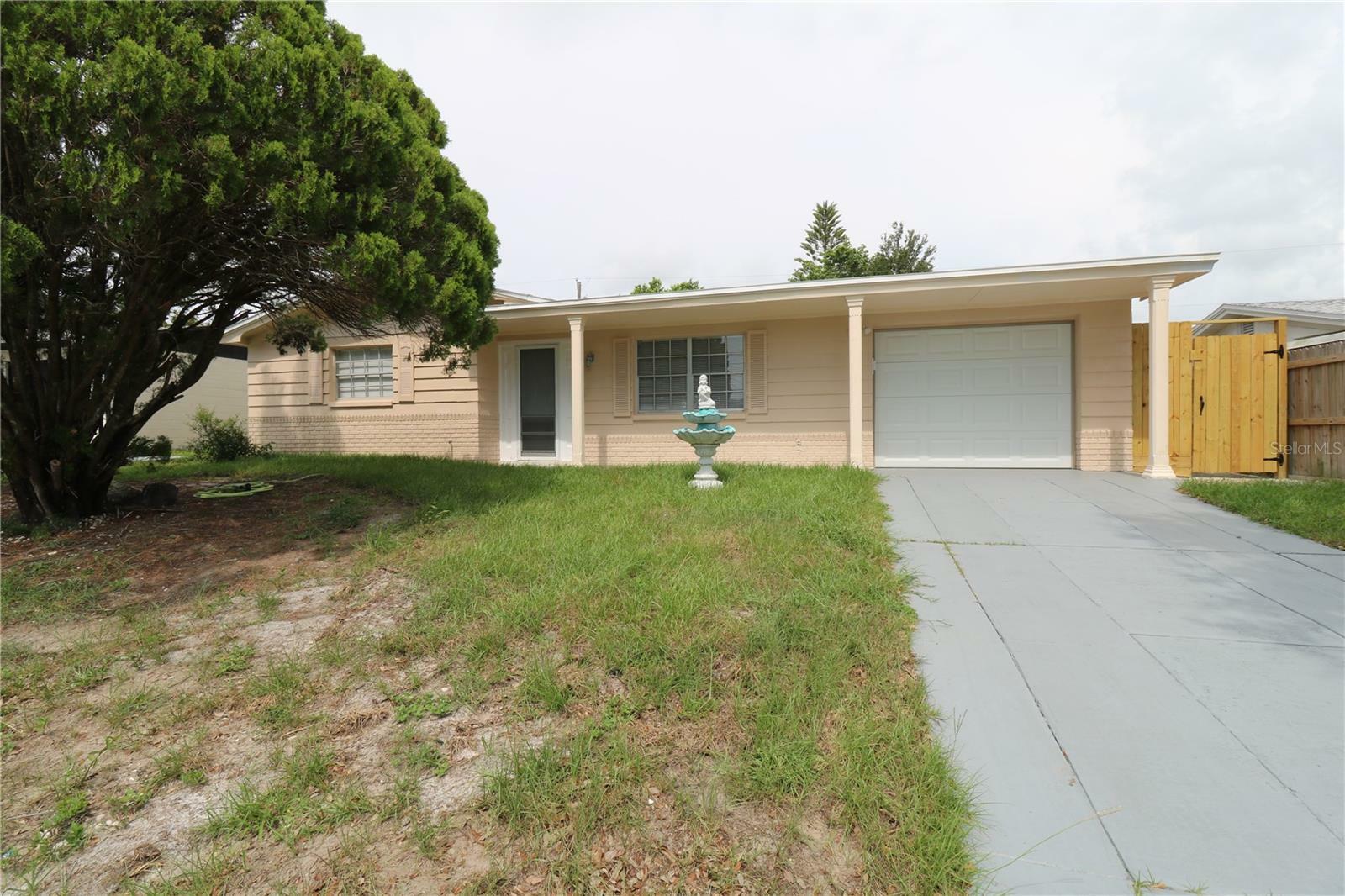 Property Photo: 3318 Kimberly Oaks Drive FL 34691