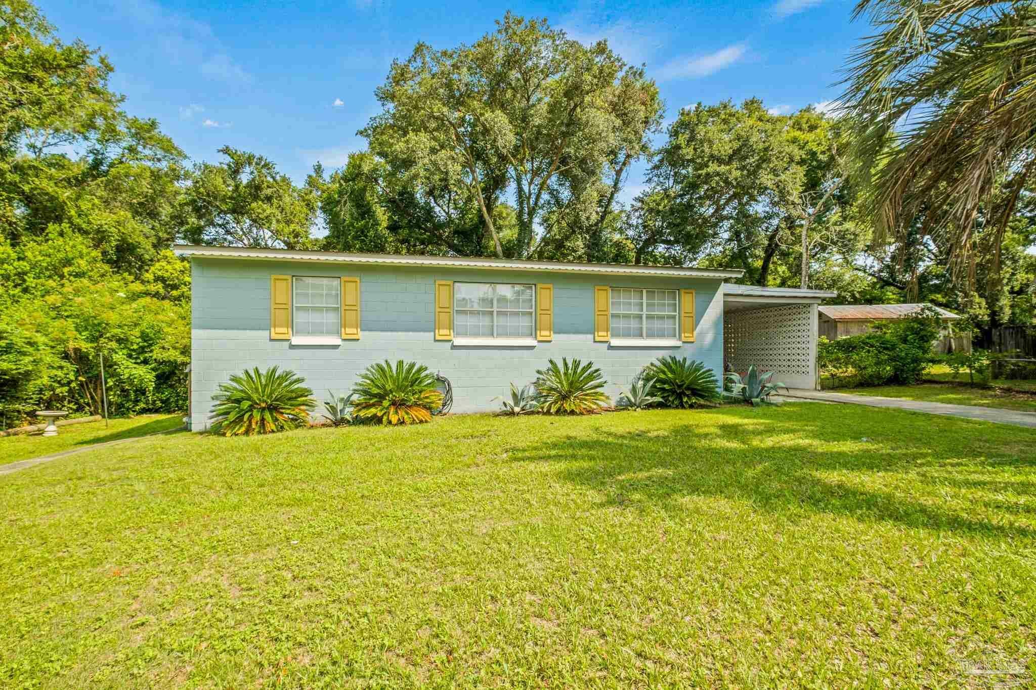 Property Photo: 6 Edgewood Cir FL 32506