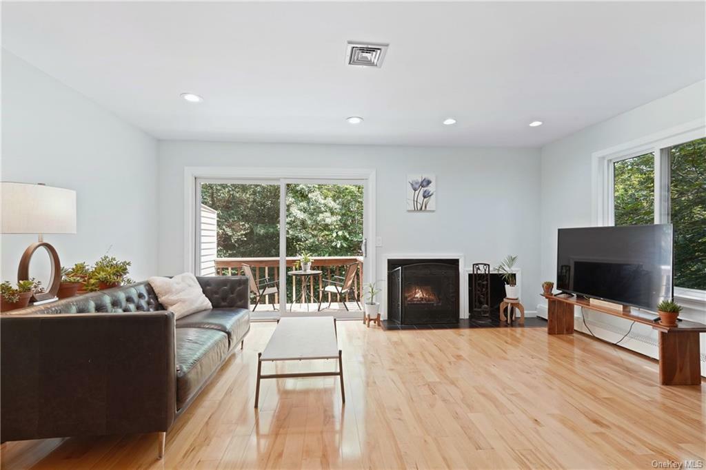 Property Photo:  45 Touchstone Way 45  NY 10546 