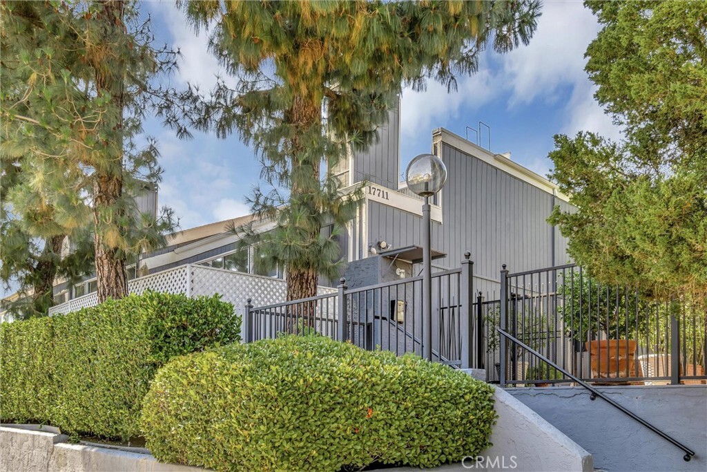 Property Photo: 17711 Margate Street 316 CA 91316