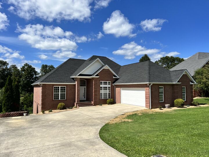 140 Hunters Ridge Dr  Tullahoma TN 37388 photo
