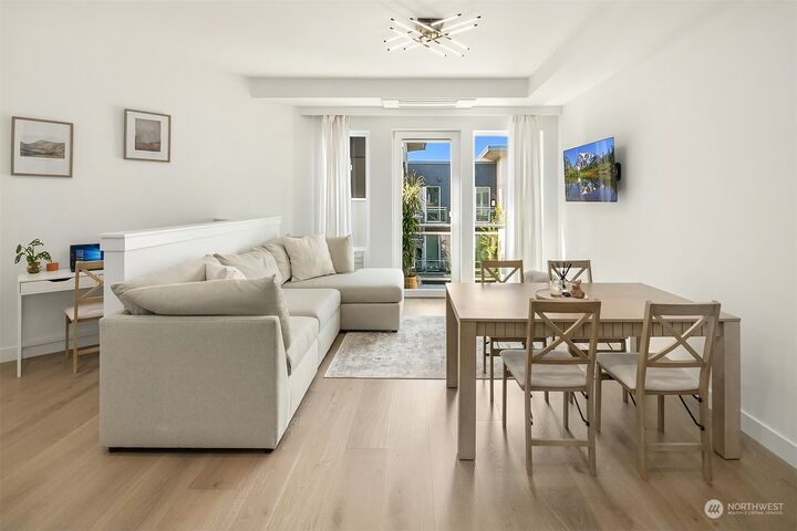 Property Photo:  375 Kirkland Avenue 326  WA 98033 