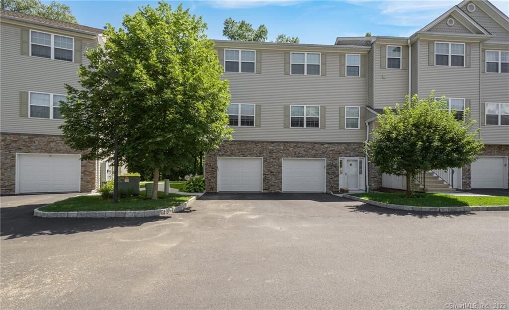 Property Photo:  17 Riverview Court 17  CT 06804 