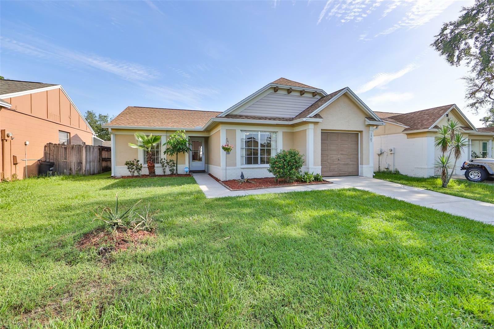 Property Photo:  1903 Crown Park Drive  FL 33594 