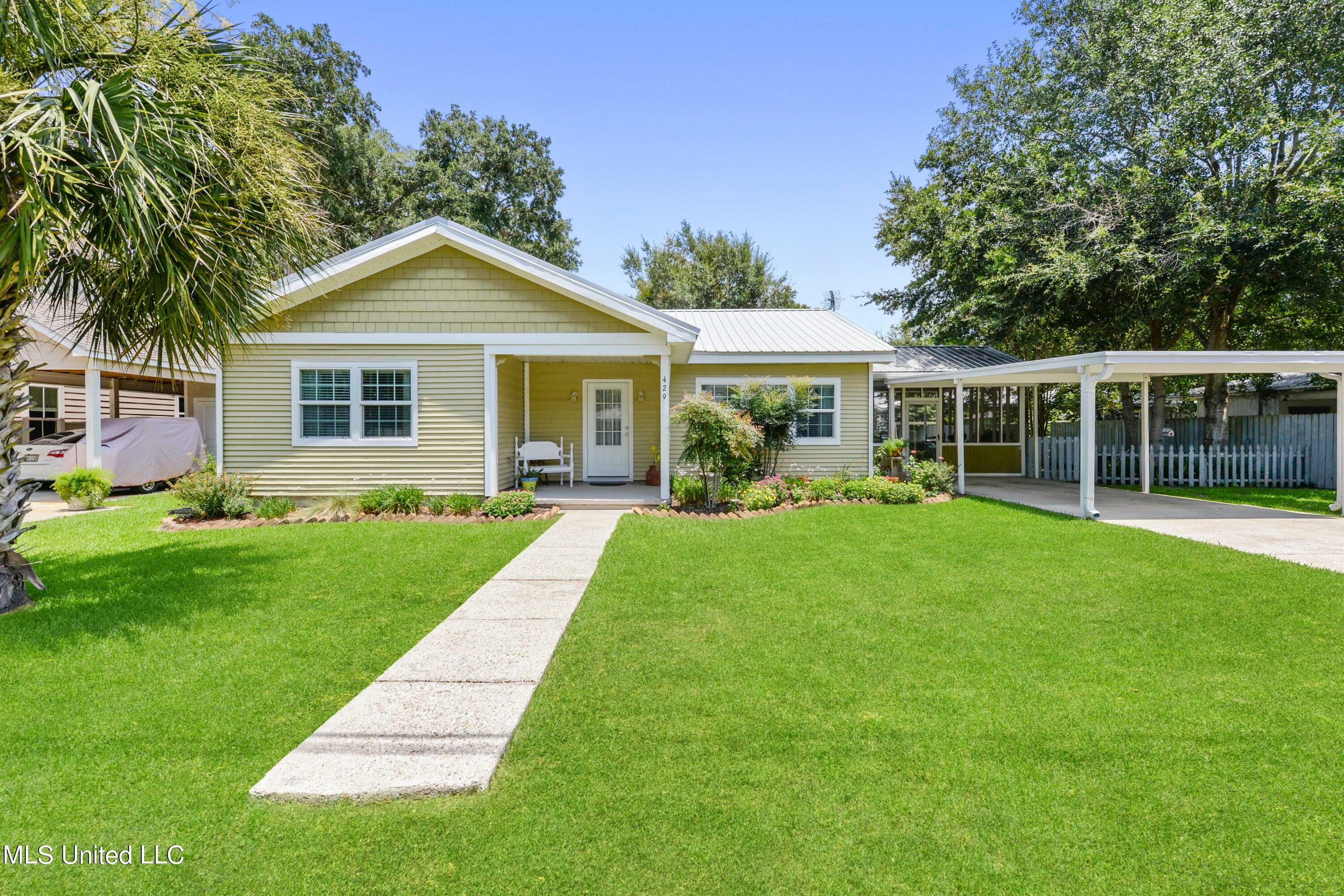 Property Photo:  429 Demontluzin Avenue  MS 39520 