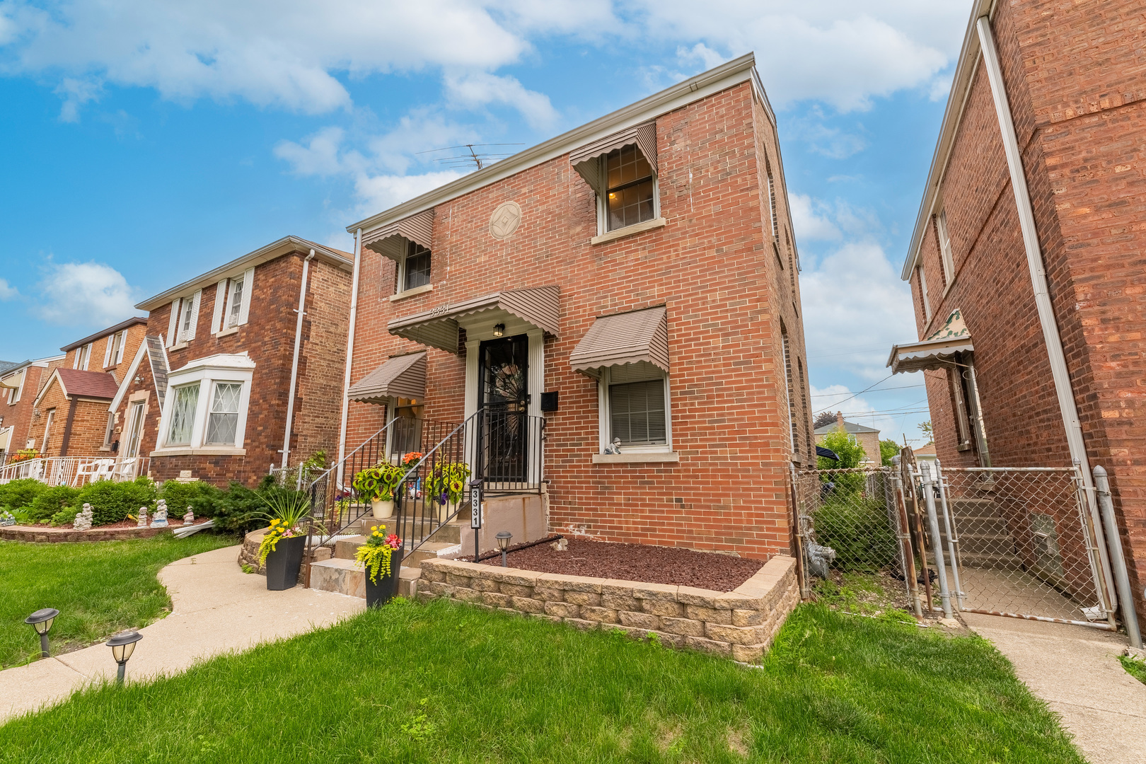 Property Photo: 3331 S 61st Court IL 60804