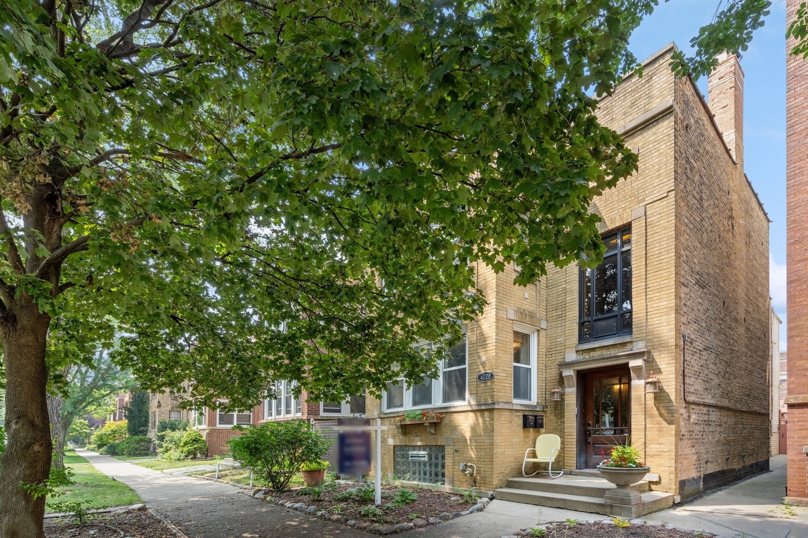 Property Photo: 4228 N Francisco Avenue IL 60618