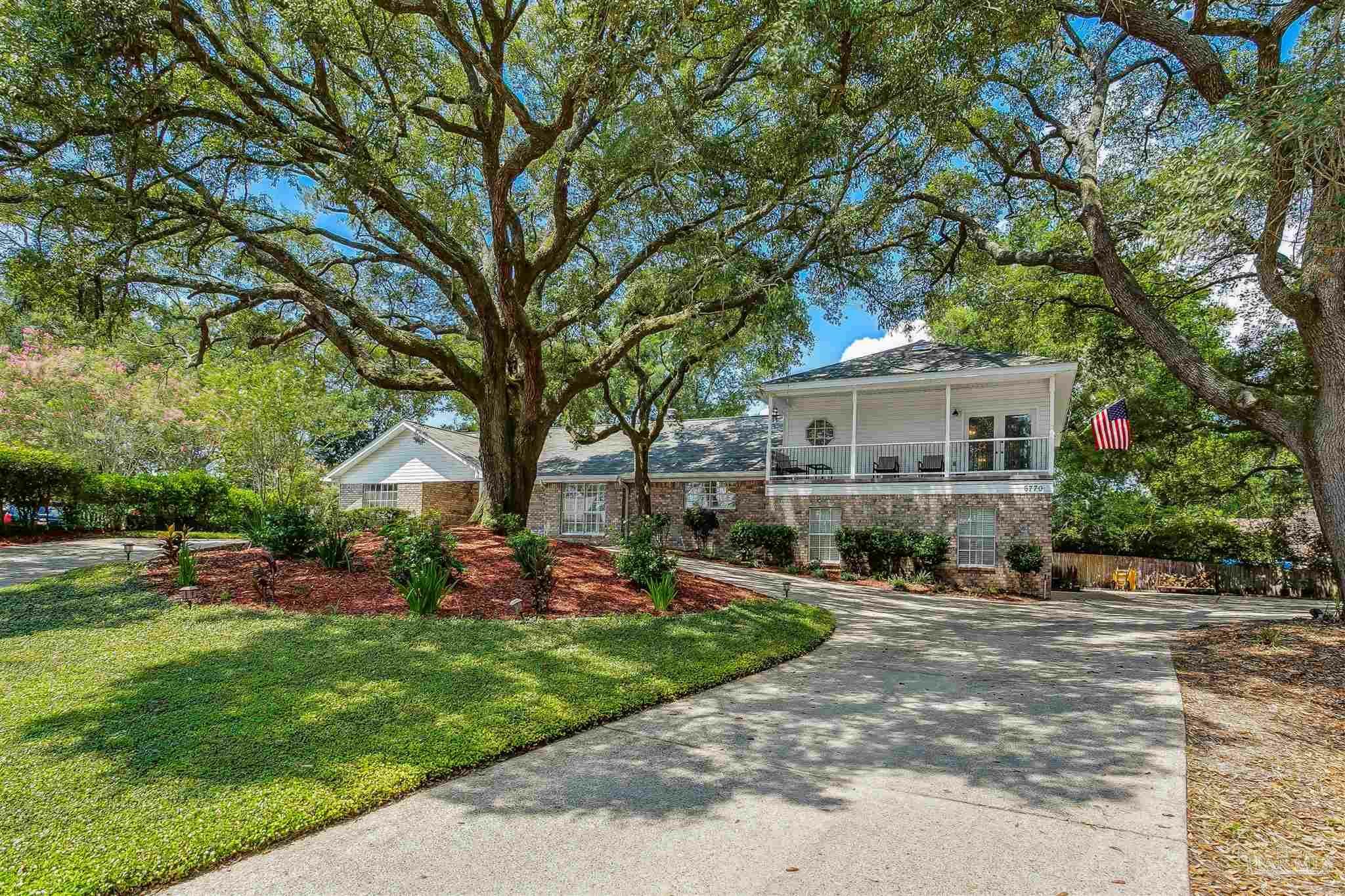 Property Photo: 6770 Bunker Hill Cir FL 32506
