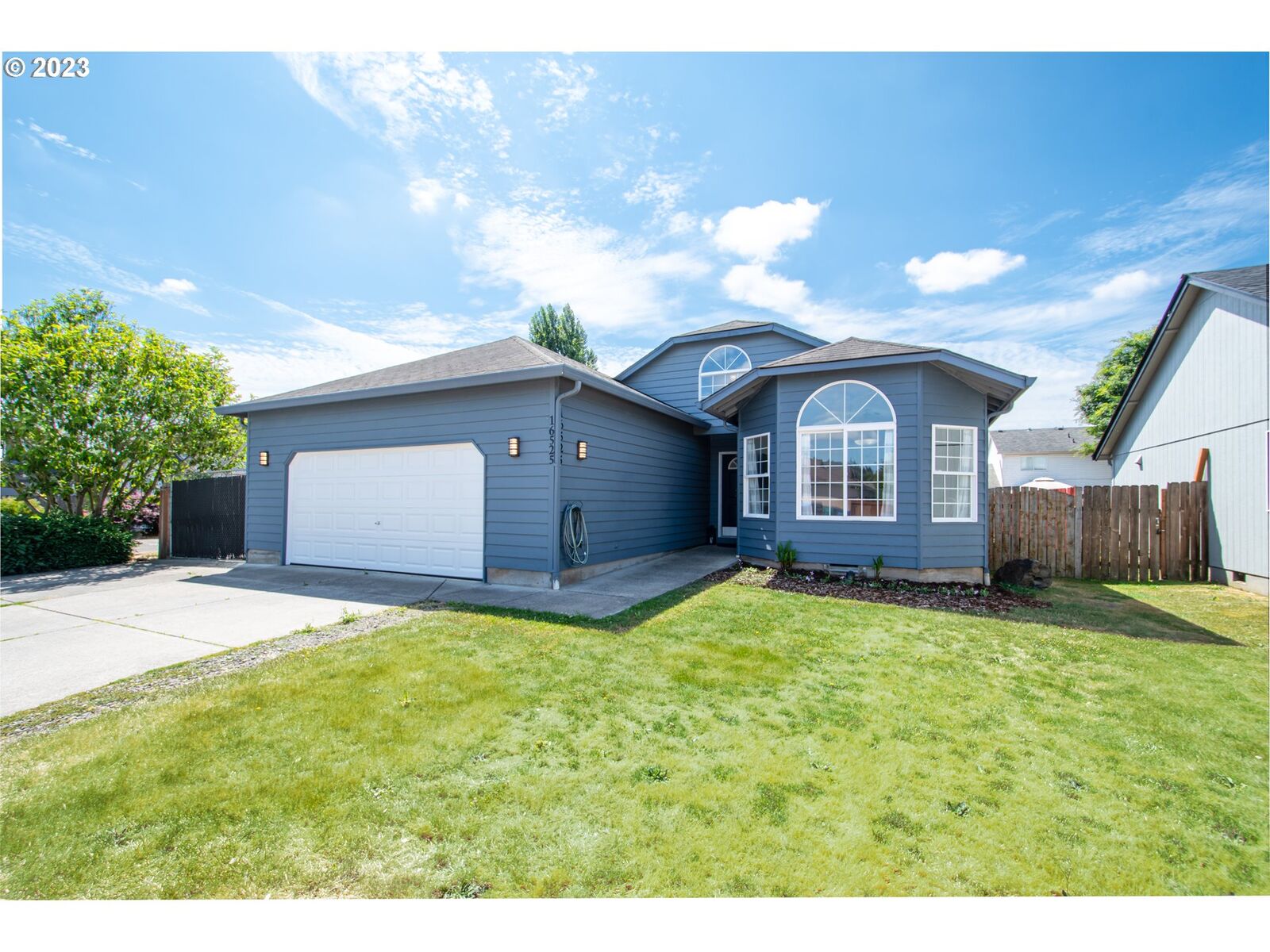 Property Photo: 16525 NE 81st St WA 98682