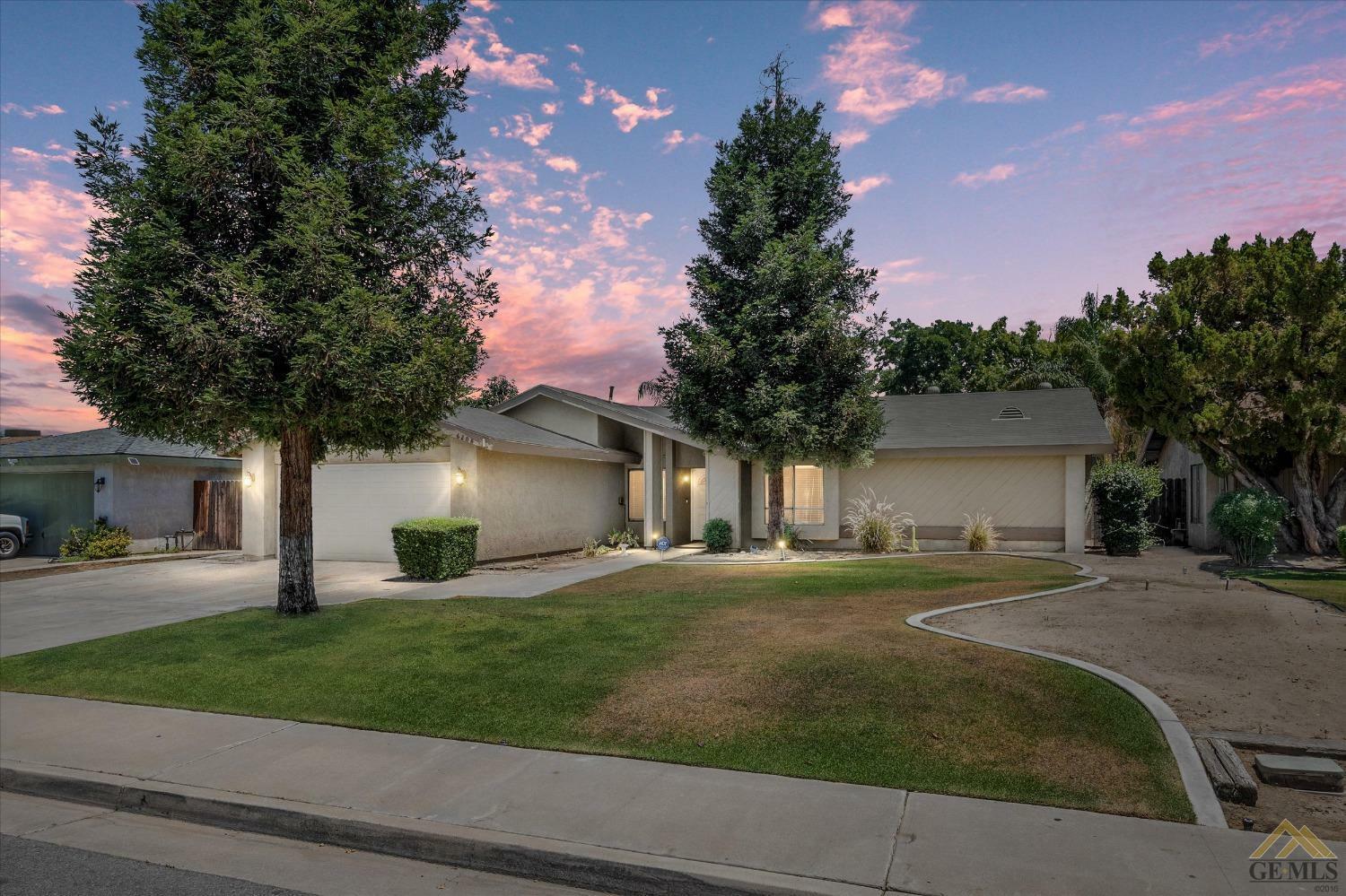 Property Photo:  6208 Summerfield Drive  CA 93313 