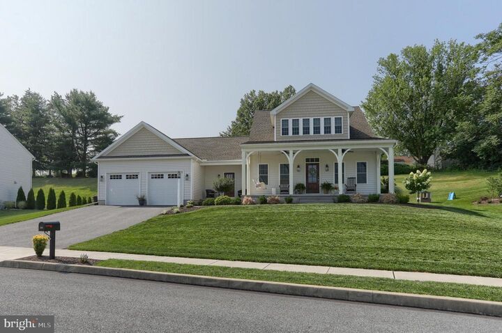 303 E Chestnut Street  Jonestown PA 17038 photo