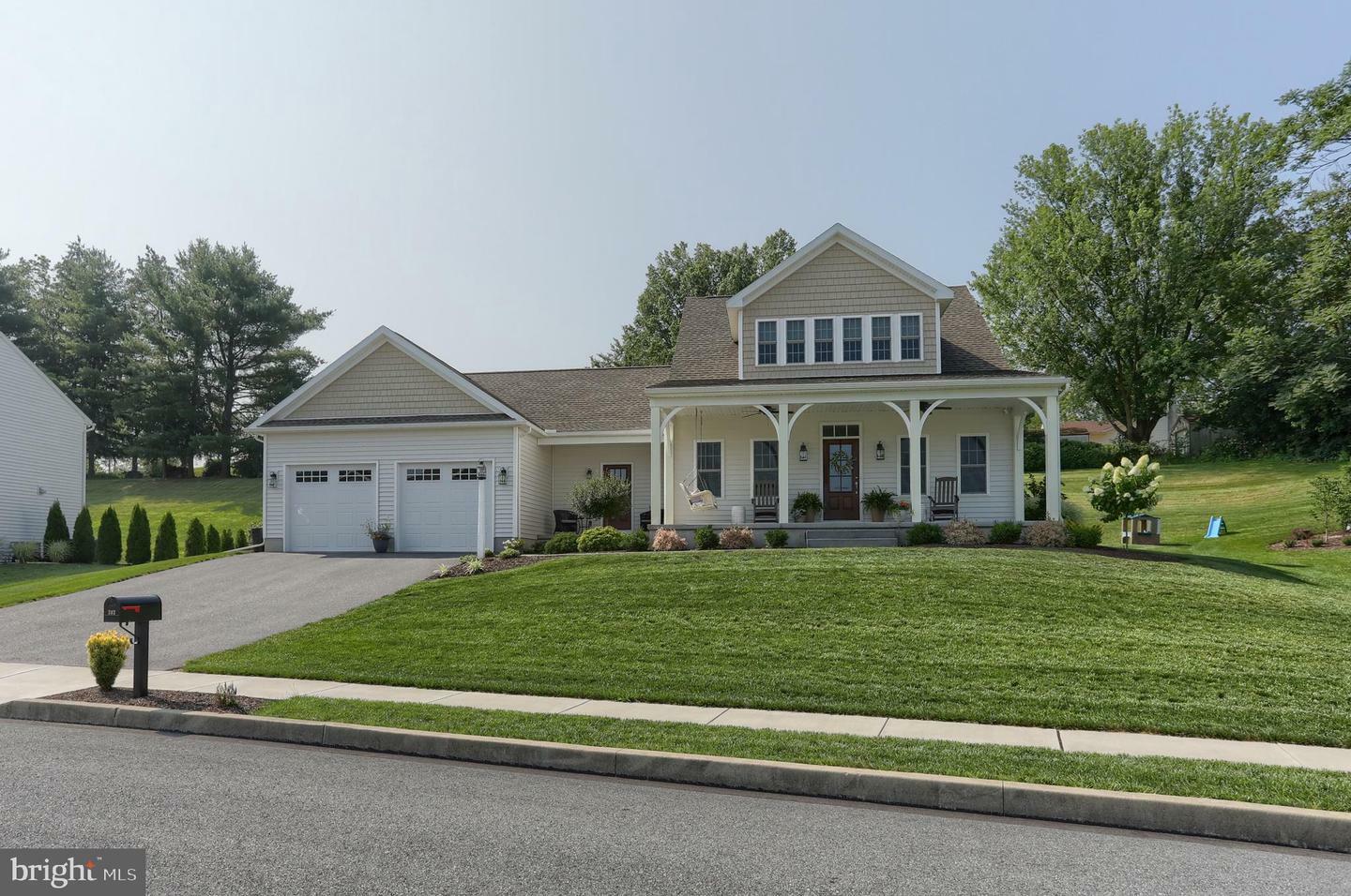Property Photo: 303 E Chestnut Street PA 17038