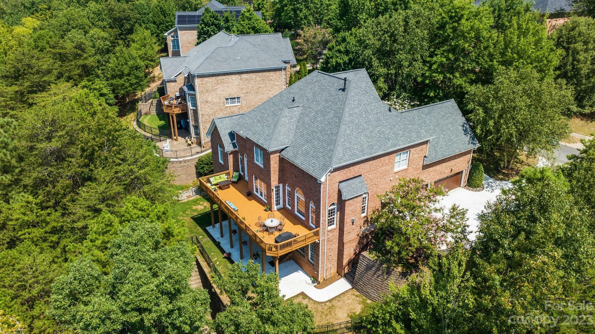 Property Photo: 922 Cove Point Lane SC 29708