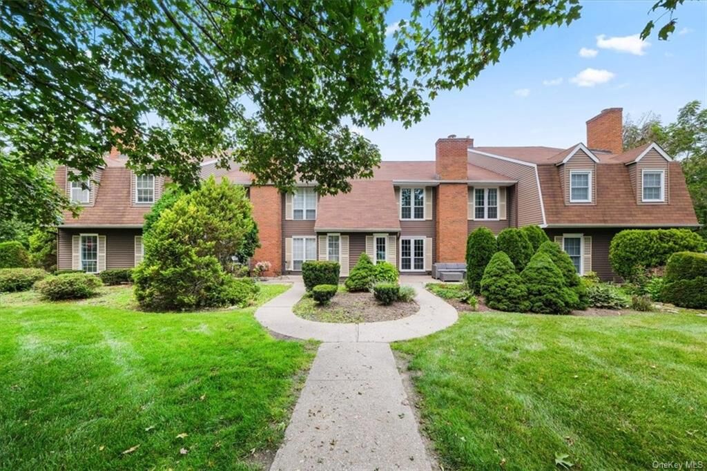 Property Photo:  90 Homestead Village Drive  NY 10990 