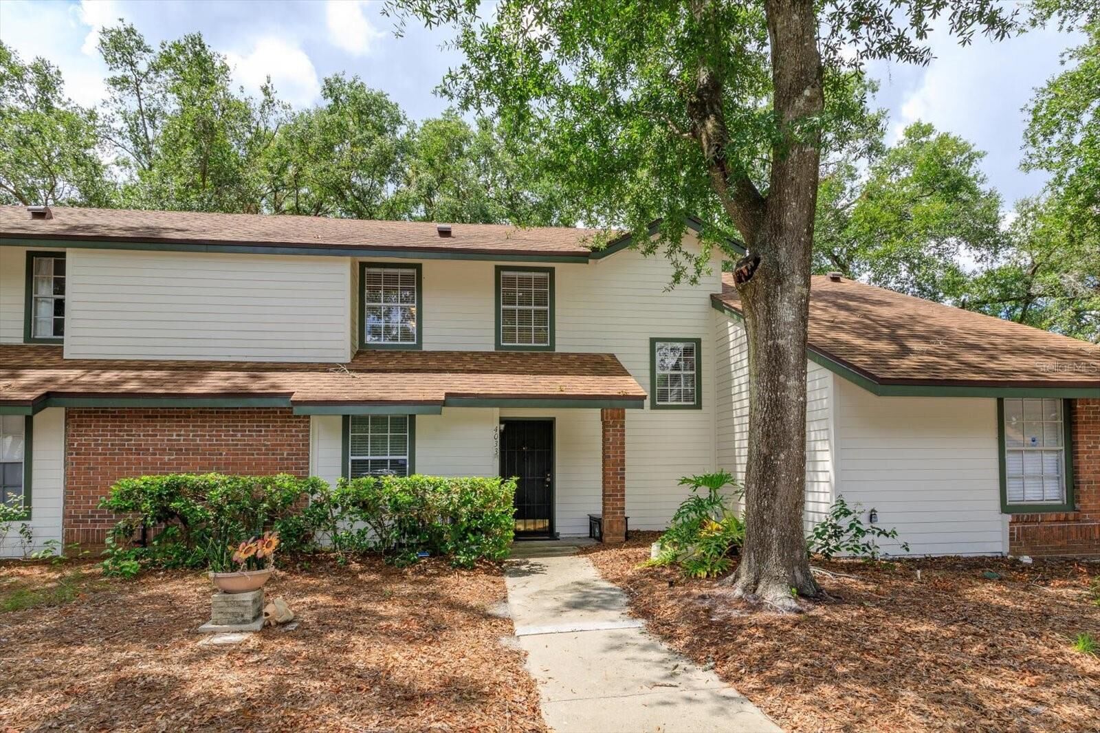 Property Photo: 4033 Crossroads Place FL 32707