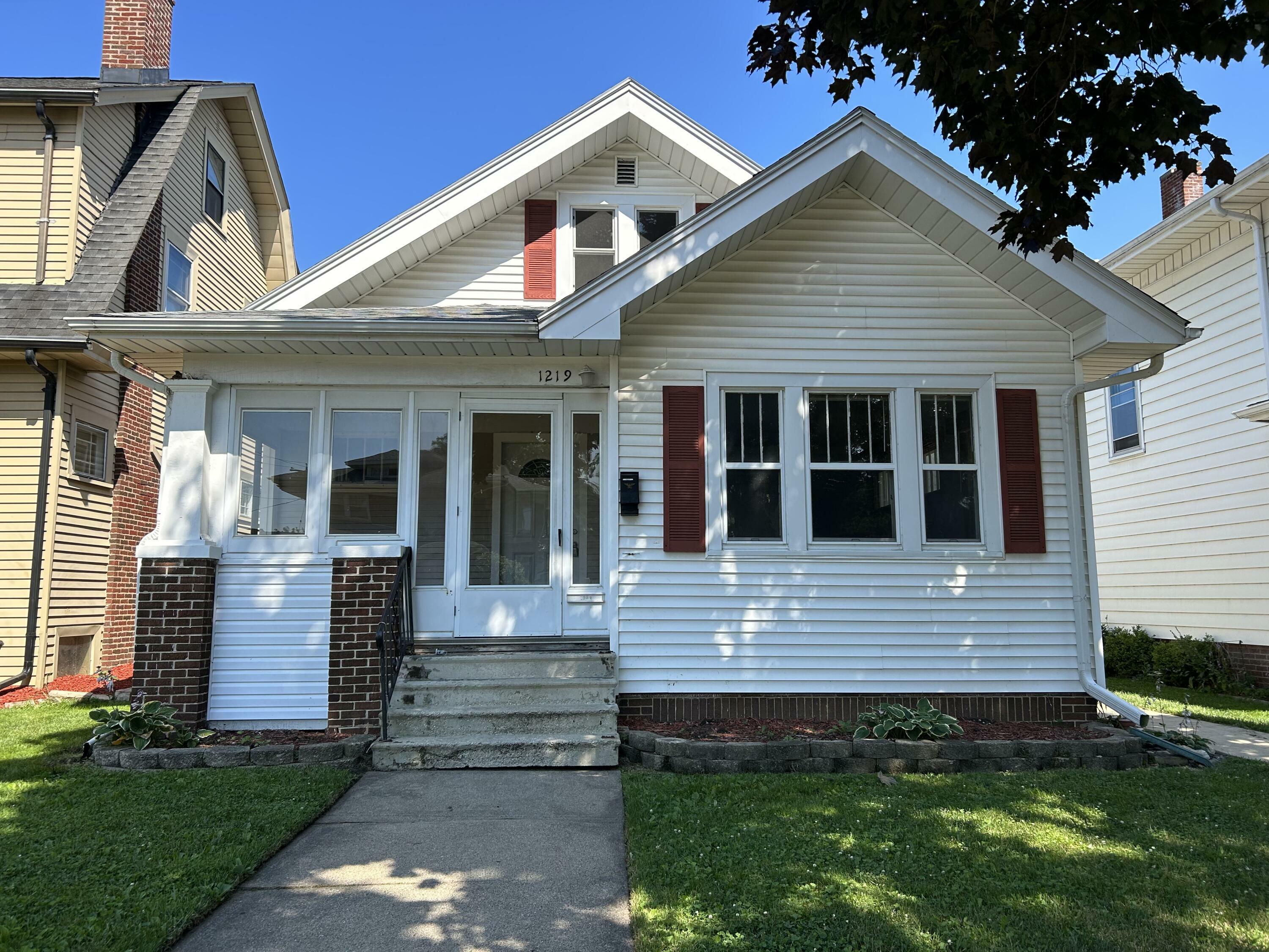 Property Photo:  1219 Arthur Ave  WI 53405 