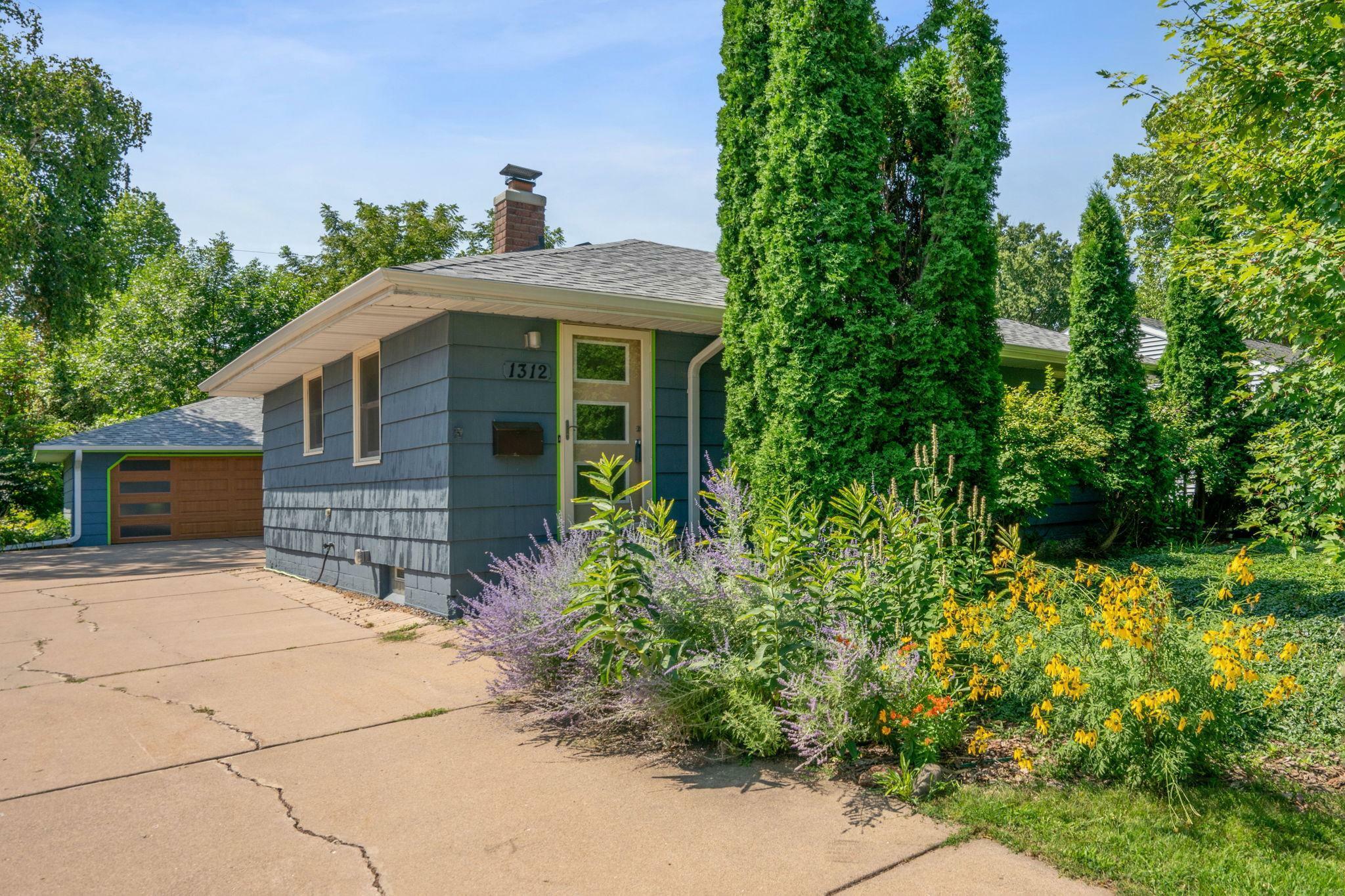 Property Photo:  1312 Shryer Avenue W  MN 55113 