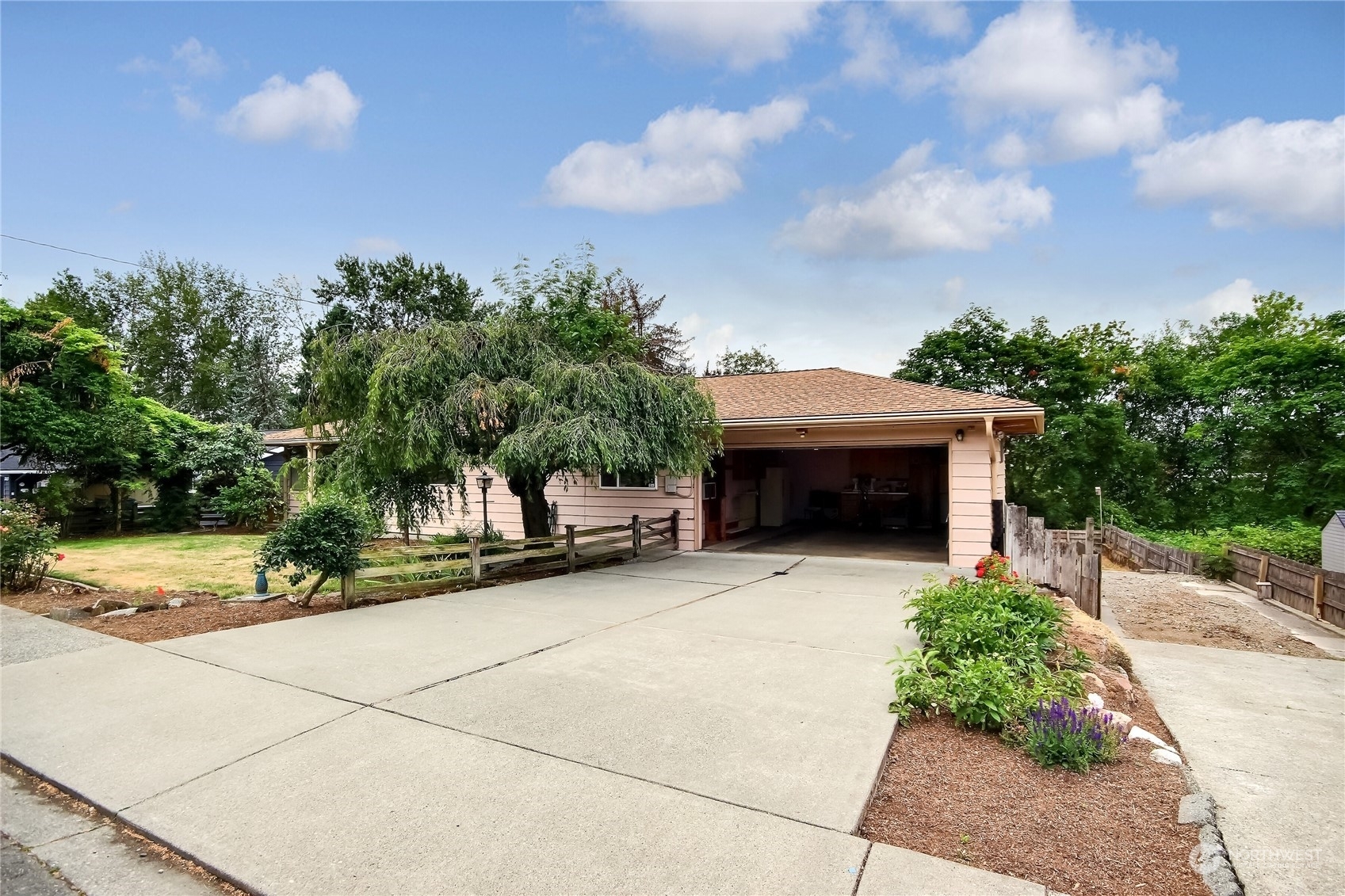 Property Photo: 3527 Shattuck Avenue S WA 98055
