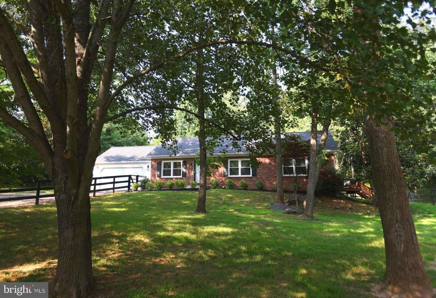 Property Photo: 35600 Sassafras Drive VA 20141