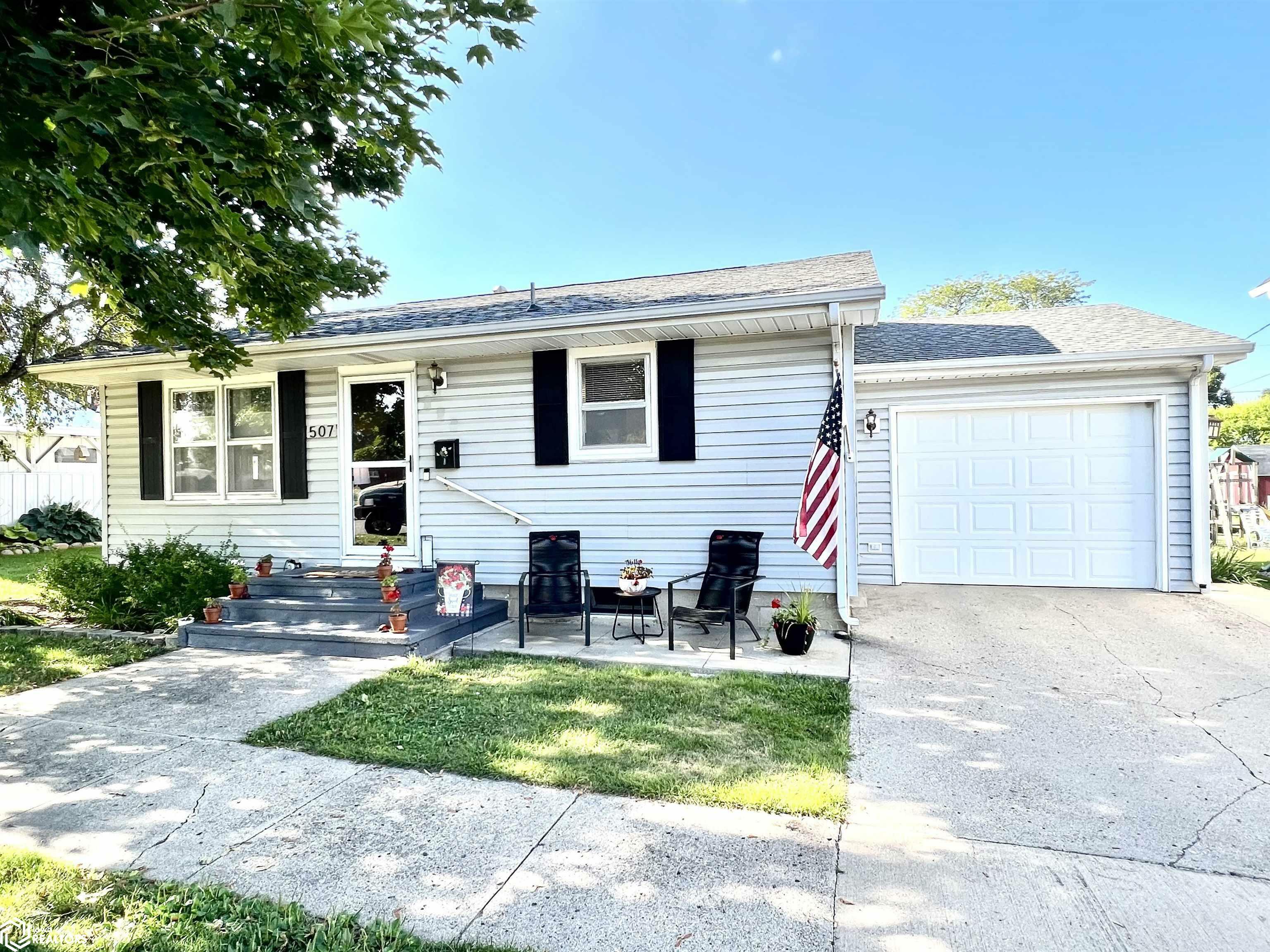 Property Photo:  507 3rd Avenue  IA 50601 