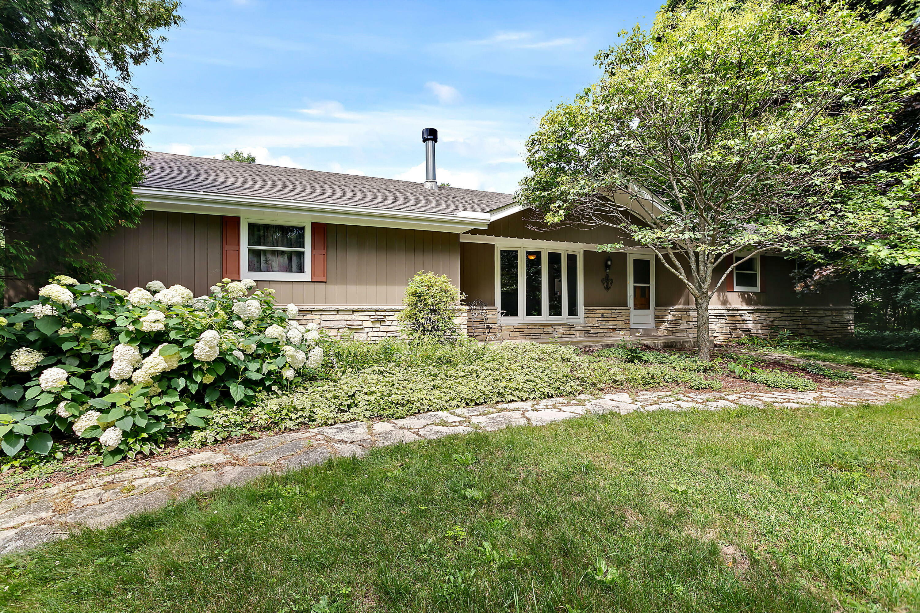 Property Photo:  1893 Maple Rd  WI 53024 