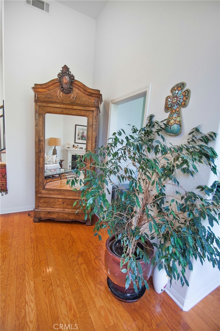 Property Photo:  12917 Valleyheart Drive 7  CA 91604 