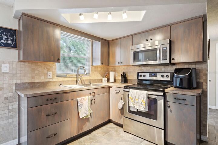 Property Photo:  9515 Gray Fox Lane  FL 34668 