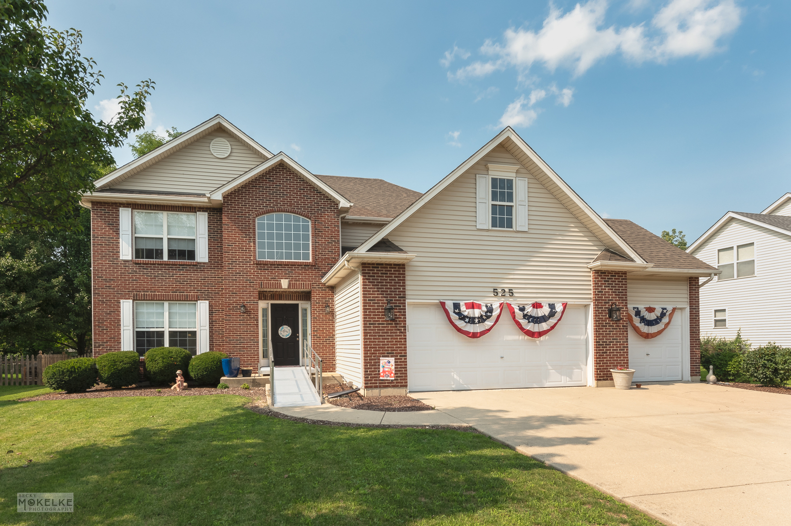 Property Photo:  525 Chestnut Drive  IL 60543 