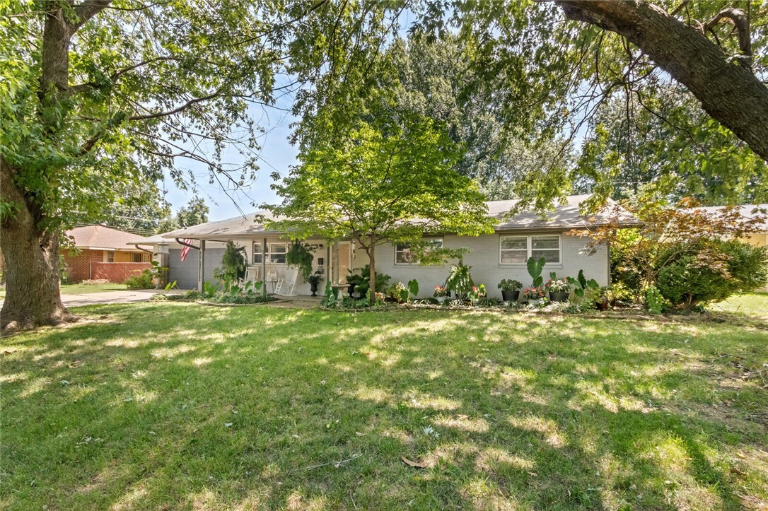 Property Photo:  403 Crestwood Street  AR 72762 