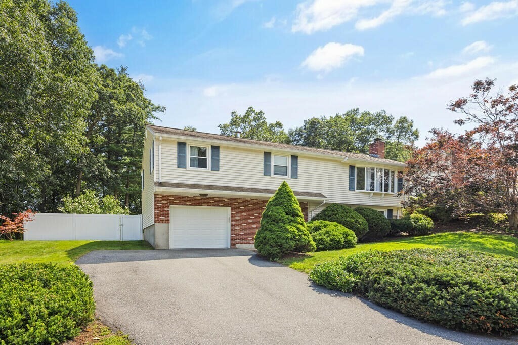 Property Photo: 15 Ganley Dr MA 01803