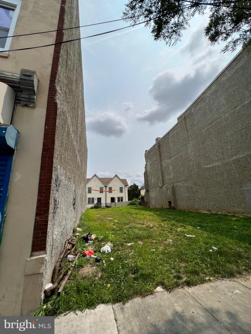 Property Photo:  1443 N 19th Street  PA 19121 
