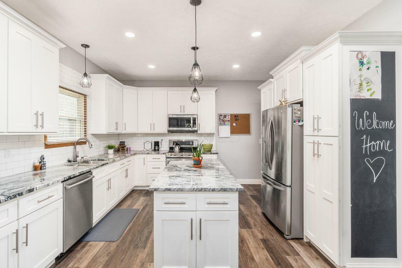 Property Photo: 998 Gray Drive OH 43147